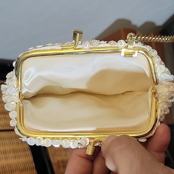 BEADED Sequined Coin Purse With Chain - Picture 10 of 13